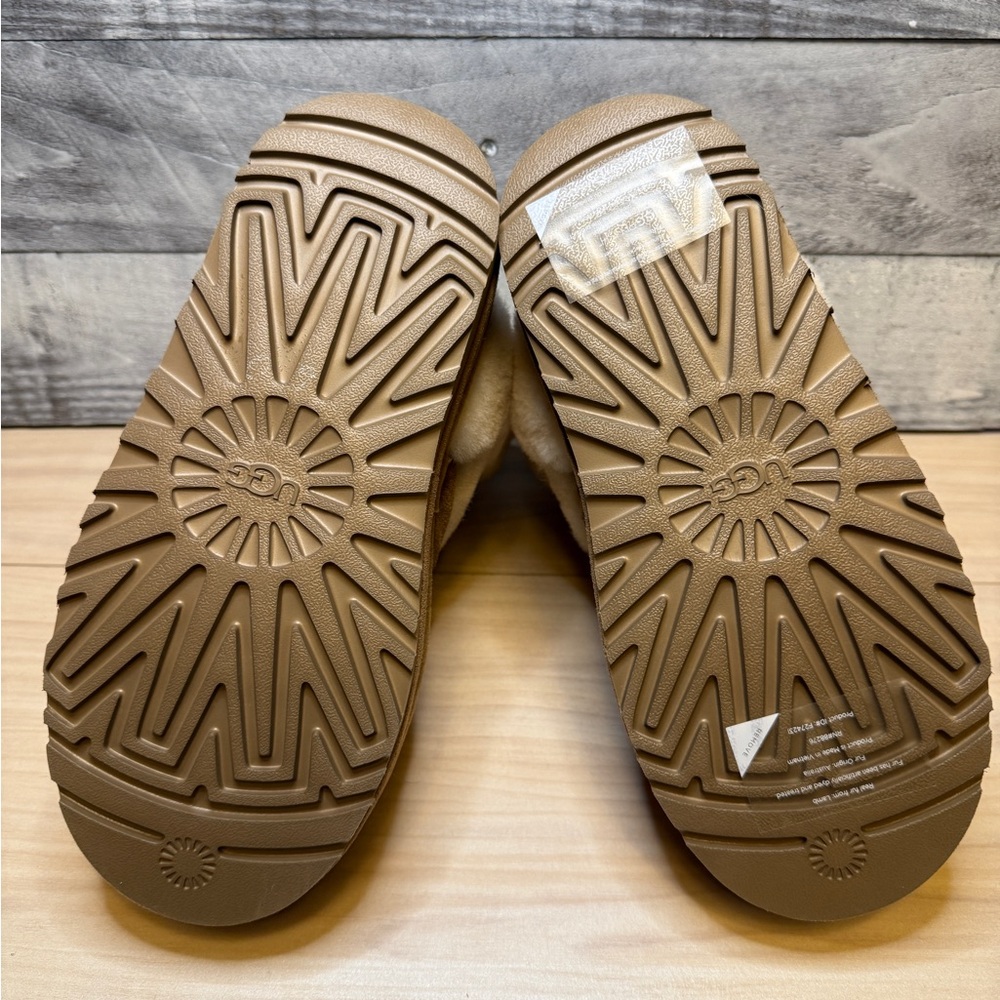 UGG Women's Classic Chillapeak in Chestnut - Picture 13 of 13